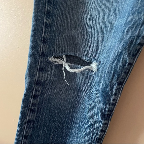 Levi's White Oak Mid Rise Ankle Jeans - Picture 2 of 5